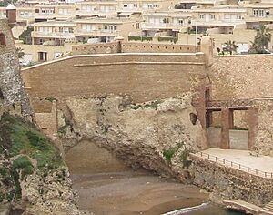 Archivo:Torre y puente de las Cinco Palabras
