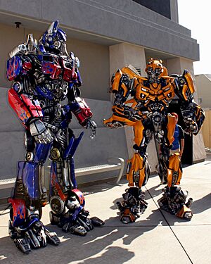 Archivo:Transformers costume characters at Universal Studios Hollywood
