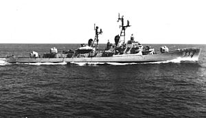 USS Edson (DD-946) underway off Long Beach, California (USA), circa in the mid-1960s.jpg