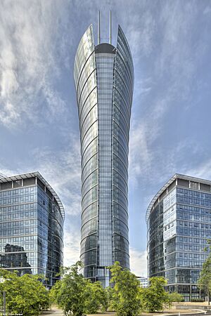 Archivo:Warsaw Spire, Poland 23 June 2016