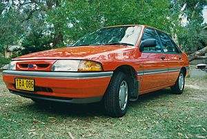Archivo:1991-1994 Ford Laser (KH) GL 5-door hatchback (16262671467)
