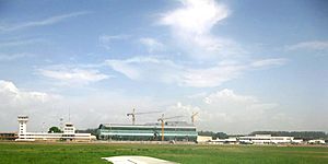 Archivo:Aeroport Maya-Maya