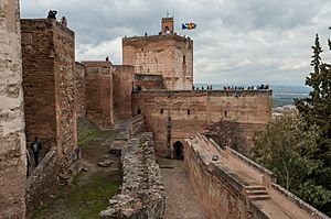 Archivo:Alcazaba in Alhambra, Granada (7076755831)