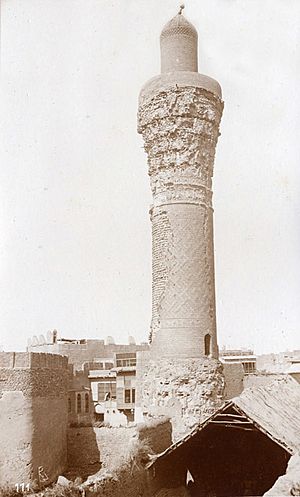 Archivo:Baghdad old Abbasid Minaret