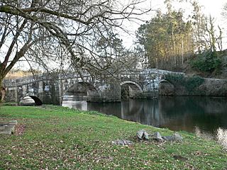 Brandomil (Ponte medieval sobre o Xallas) - panoramio.jpg