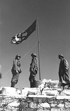 Archivo:Bundesarchiv Bild 101I-164-0368-04, Athen, Hakenkreuzflagge auf der Akropolis
