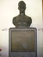 Archivo:Busto a Pichichi en San Mamés