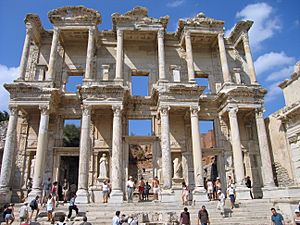 Archivo:Celsus-Bibliothek2