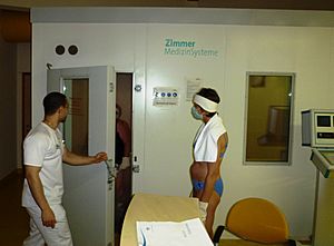 Archivo:Cryo-Therapy Chamber Entry