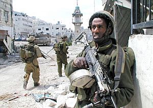 Archivo:Flickr - Israel Defense Forces - Standing Guard in Nablus