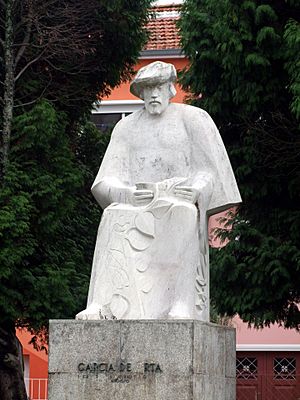 Garcia de Orta - estatua.jpg