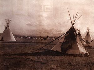 Archivo:Genova-Castello d'Albertis-teepees