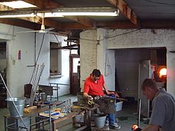 Archivo:Glass-blowing at Jerpoint Glass - geograph.org.uk - 55244