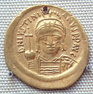Archivo:Gold coin of Justinian I 527CE 565CE excavated in India probably in the south