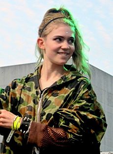 Archivo:Grimes at SxSW 2012 (cropped)