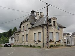 Jumencourt (Aisne) mairie-école.JPG