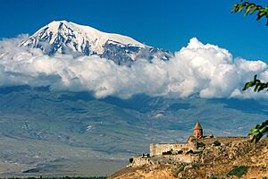 Archivo:Khor Virap Monastery and Mount Ararat, Armenia