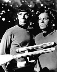 Archivo:Leonard Nimoy William Shatner Star Trek 1968
