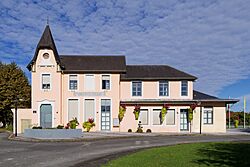 Mairie Uzos.jpg