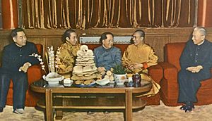 Archivo:Mao Zedong, Dalai Lama and Panchen Lama