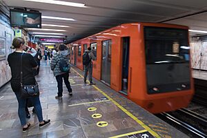 Archivo:Metro Balderas 2019