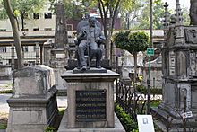 Monumento a Juan de la Granja en PANTEÓN SAN FERNANDO.jpg