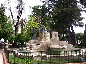 Archivo:Monumento chapi villena