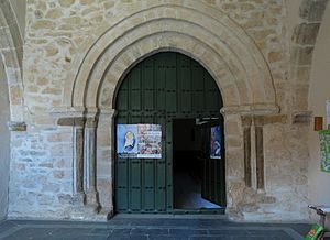 Archivo:Pajares de la Lampreana, Iglesia de San Pedro, puerta