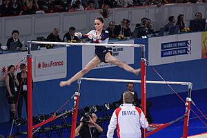 Archivo:Pauline Morel uneven bars