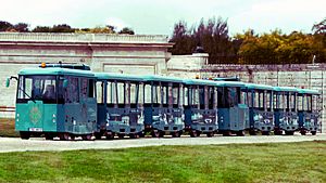 Archivo:Petits trains touristiques chantilly