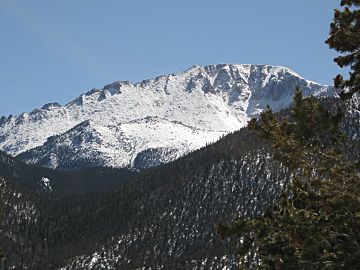 Archivo:Pikes Peak Colorado March 2010