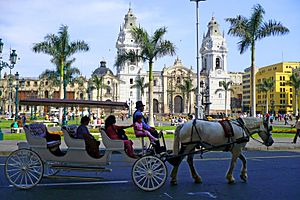 Archivo:Plaza de Armas, Lima