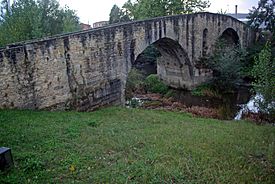 Puente romano de Colloto 01 by-dpc.jpg