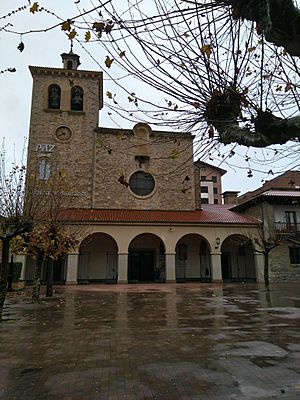 Archivo:Puerta de la Iglesia San Juan Bautista