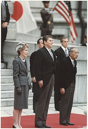 Archivo:Reagan hirohito