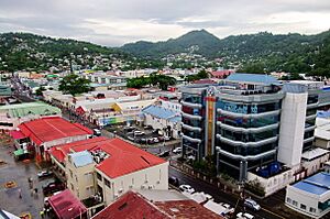 Archivo:STLUC-castries-hafen-stadt
