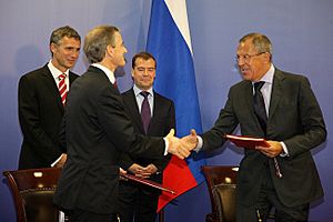 Archivo:Signing of the Russian-Norwegian Treaty on Maritime Delimitation and Cooperation in the Barents Sea and the Arctic Ocean.
