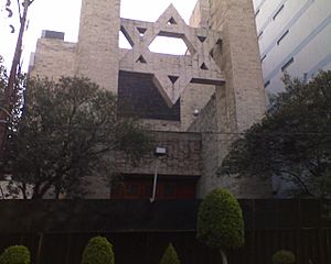 Archivo:Sinagoga en México DF