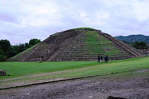 Archivo:SouthPyramidArroyoTajin