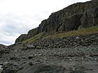 En los acantilados de la isla de Skye, cerca de la bahía de Staffin hay un abrigo rocoso que ha proporcionado objetos del Mesolítico.