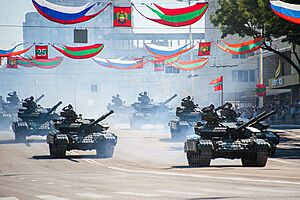Archivo:T-64 tanks, Tiraspol 2015