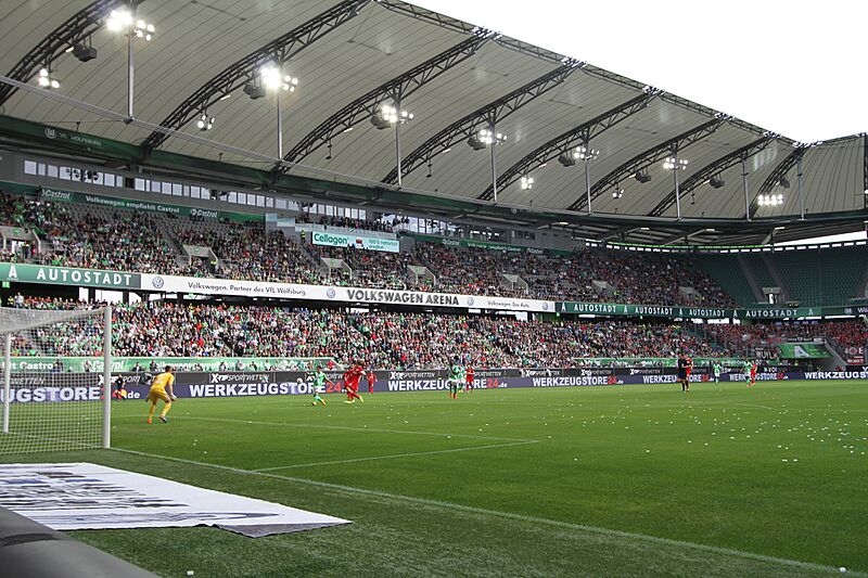 Volkswagen Arena Spielfeld 1