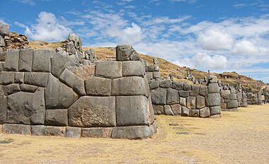 Archivo:Walls at Sacsayhuaman