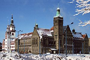Archivo:Altes und Neues Chemnitzer Rathaus