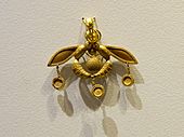 Bee pendant, gold ornament, Chrysolakos necropolis near Malia, 1800-1700 BC, AMH, 144879