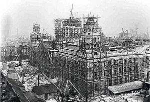 Archivo:Belfast City Hall - Under Construction