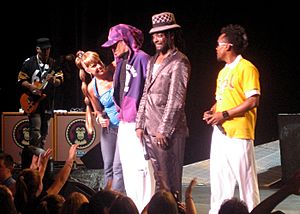 Archivo:Black Eyed Peas performing - 2006 - JD
