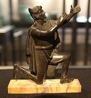Archivo:Bronze figure of a German Bibliothèque Nationale