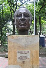 Archivo:Busto de Guillermo Cano Isaza