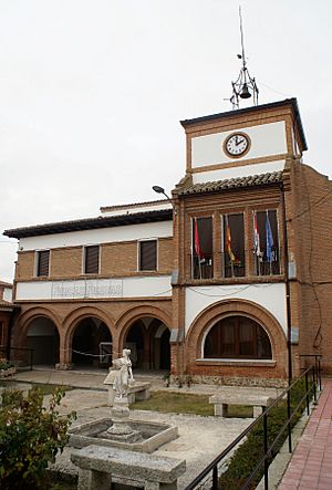 Archivo:Casa consistorial de Fresneda de Cuéllar